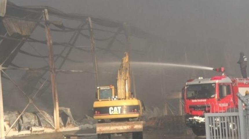 İzmir&rsquo;deki Yangın Dehşetinin Bilan&ccedil;osu Hava Aydınlanınca Ortaya &Ccedil;ıktı