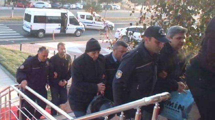 Fet&ouml; Ş&uuml;phelisi 17 Kişi Adliyeye Sevk Edildi