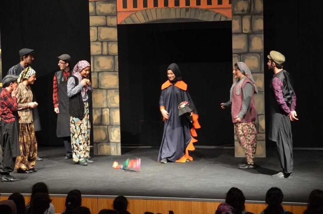 &ldquo;keloğlan Ses Arıyor&rdquo; Adlı &Ccedil;ocuk Oyununu &Ccedil;ocuklar &Ccedil;ok Sevdi