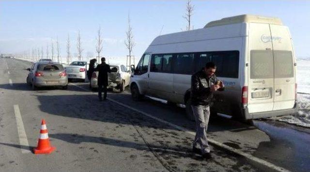 Erzurum'da Sis Nedeniyle Zincirleme Kaza: 5 Yaralı