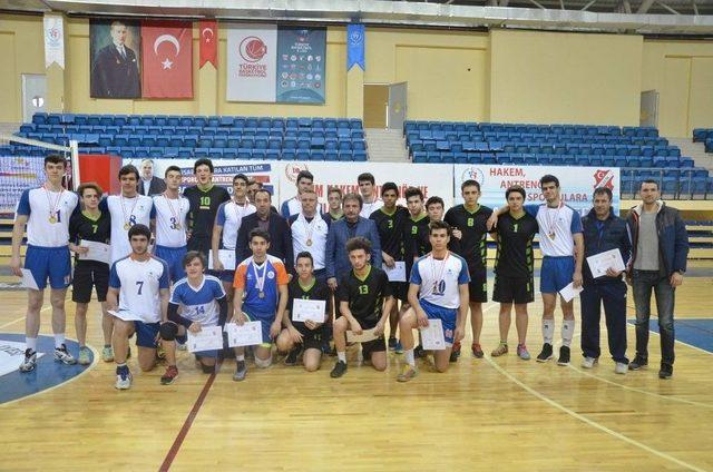 Voleybol Gençler A Bölgesel Eleme Müsabakaları Sona Erdi