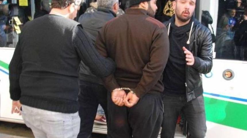 Şanlıurfa'da Suriyelilerin Kaldığı Evlere Deaş Operasyonu: 35 G&ouml;zaltı