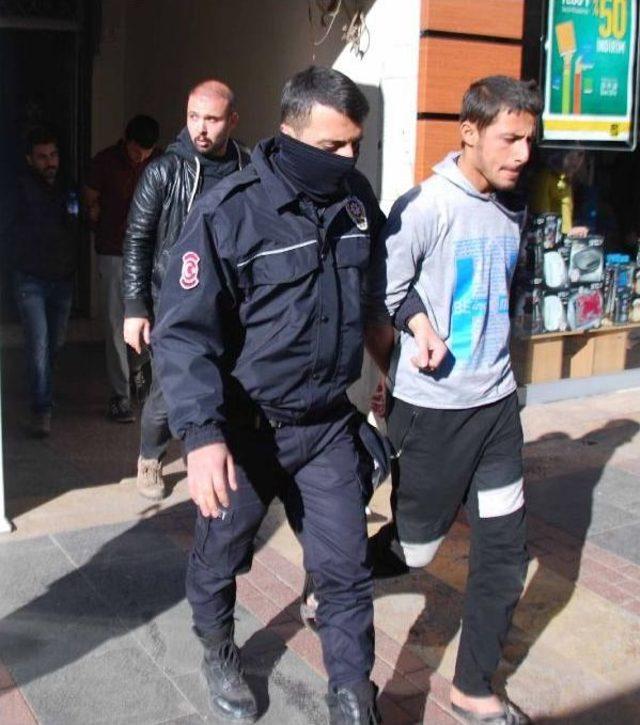 Şanlıurfa da Suriyelilerin Kaldığı Evlere Deaş Operasyonu: 35 Gözaltı 1