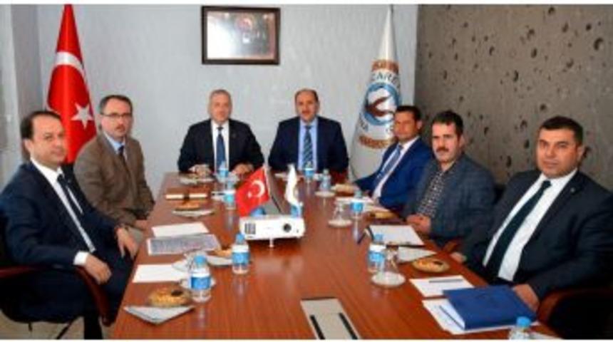 Bal Arısı &Ouml;l&uuml;mlerine &Ccedil;are Arayışları S&uuml;r&uuml;yor