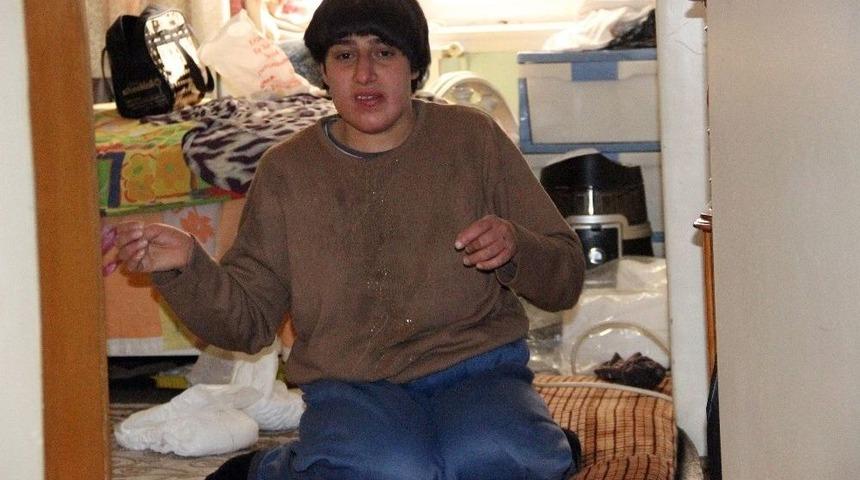 Ak&uuml;l&uuml; Arabası &Ccedil;alınan Engelli Gen&ccedil; Kız Artık Dışarıya &Ccedil;ıkamayacak