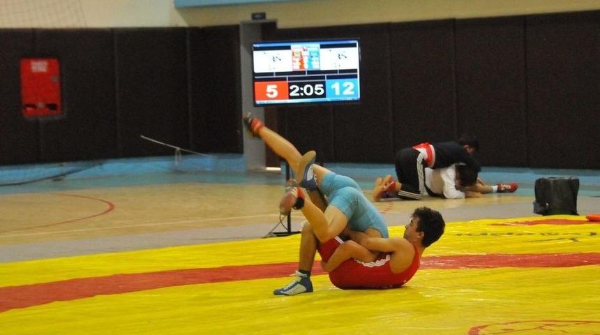 Adana&rsquo;da Okullararası Gen&ccedil;ler G&uuml;reş İl Birinciliği Yapıldı