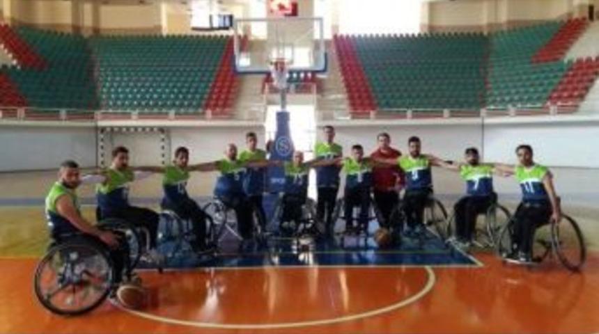 Hakkarili Engelliler Diyarbakır&rsquo;dan Galip D&ouml;nd&uuml;