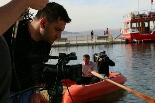 Üniversite Öğrencileri Başkan Çolakbayrakdar’a Sürpriz Hazırladı