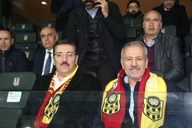 Bakan Tüfenkci, Evkur Yeni Malatyaspor’un Ataklarında Büyük Heyecan Yaşadı