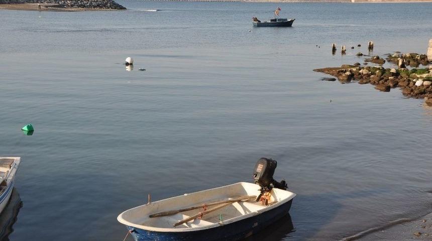 Hatay&rsquo;ın Payas İl&ccedil;esinde Deniz Suyu 5 Metre &Ccedil;ekildi