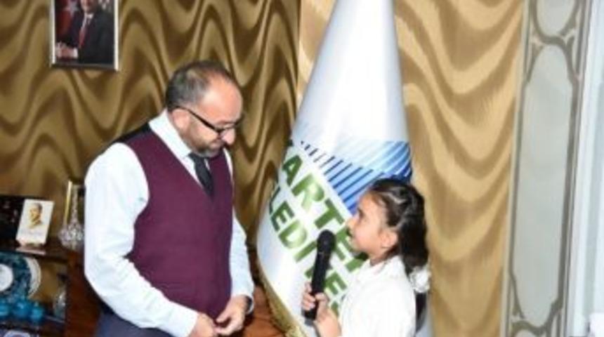 &Uuml;z&uuml;lmez, Minik Ay&ccedil;a&rsquo;nın Sorularını Cevapladı