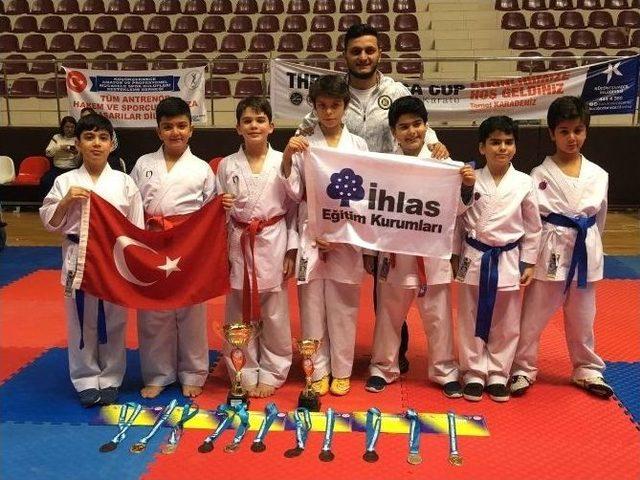 İhlas Eğitim Kurumları’ndan Karatede Uluslararası Başarı 1