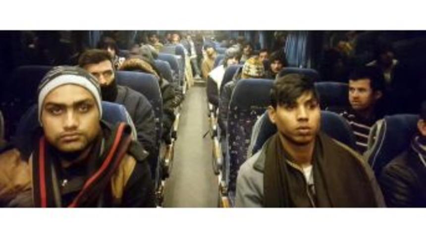 Erzurum&rsquo;da Bir Otob&uuml;s Dolusu Ka&ccedil;ak G&ouml;&ccedil;men Yakalandı