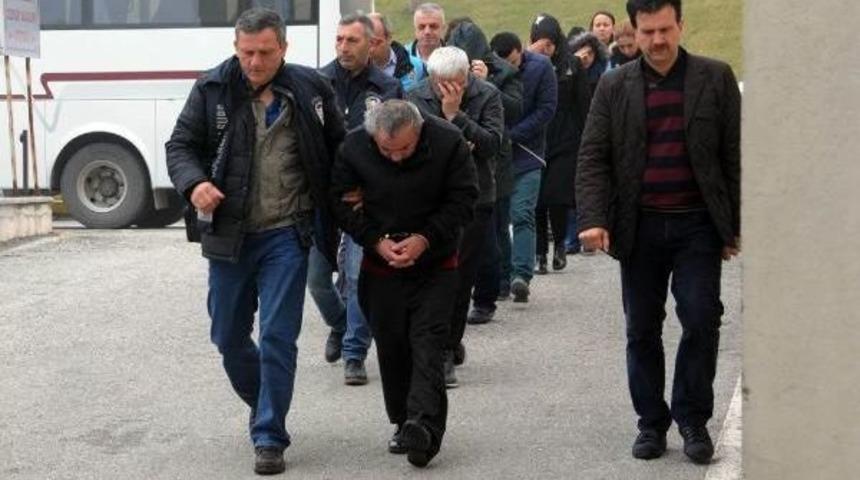 Sakarya'da Fet&ouml; Soruşturmasında 2'si M&uuml;ft&uuml; 20 Kişi Adliyeye Sevk Edildi