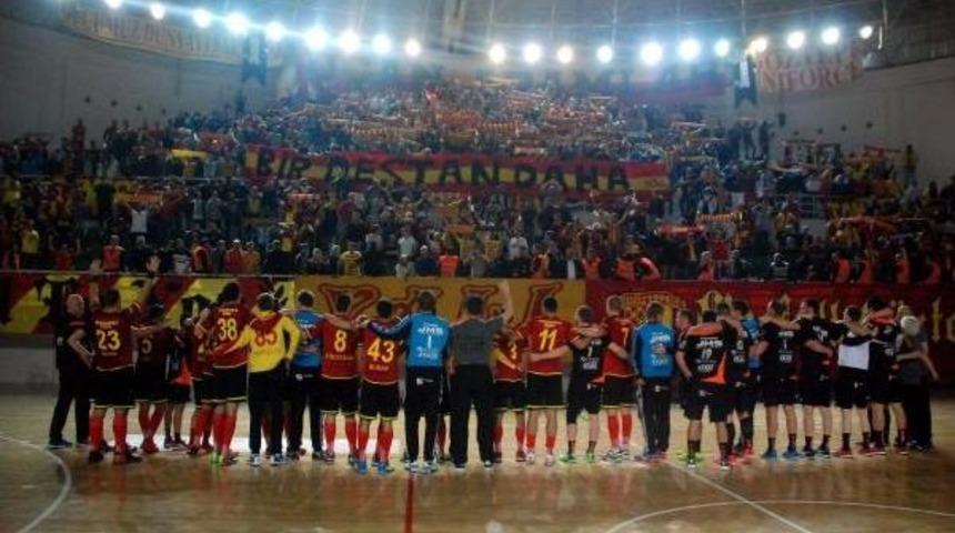 Hentbolde G&ouml;ztepe'den Mutlusu Yok