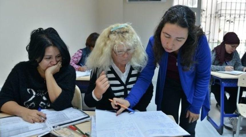 Konsem&rsquo;de, 13 Farklı &Uuml;lke Vatandaşına T&uuml;rk&ccedil;e Eğitimi