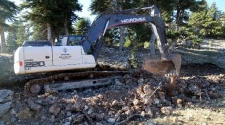 Erdemli’de Yol Çalışmaları Devam Ediyor