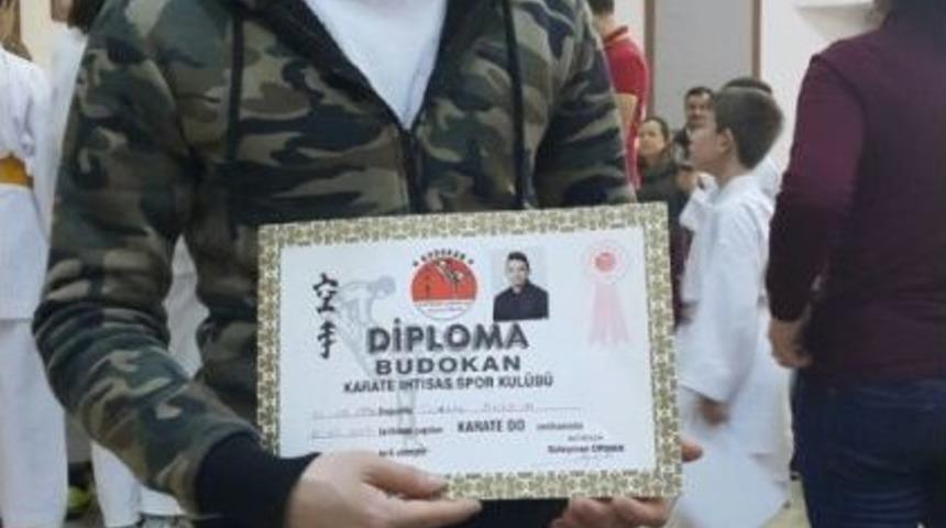 Biga Karate Gen&ccedil;lik Spor Kul&uuml;b&uuml; Sporcuları Kemer Y&uuml;kseltti