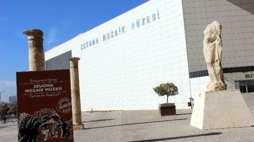 Kayıp Parçaları Abd’de Olan Çingene Kızı Mozaiği Karanlık Odada Korunuyor