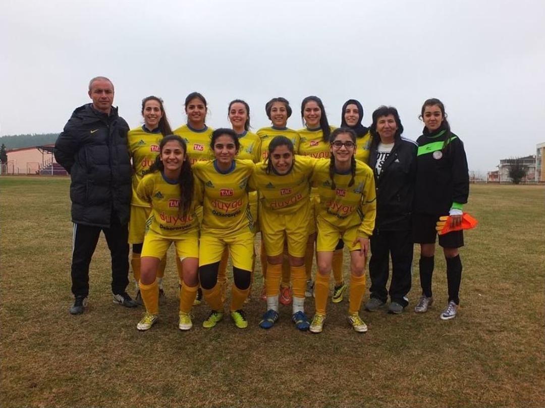 Boz&uuml;y&uuml;k Halk Eğitim Gen&ccedil;lik Spor Adeta Gol Oldu Yağdı