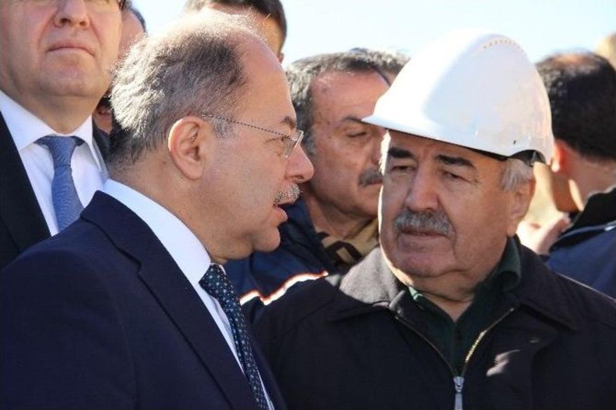 Bakan Akdağ Ailelerle Birlikte Kurtarma &Ccedil;alışmalarını İnceledi