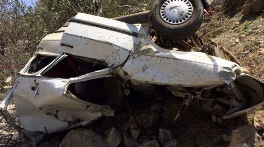 150 Metrelik U&ccedil;uruma Yuvarlanan Otomobilin S&uuml;r&uuml;c&uuml;s&uuml; &Ouml;ld&uuml;