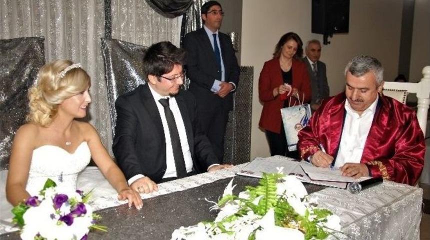 K&ouml;rfez Belediye Başkanı Baran Nikah Kıydı