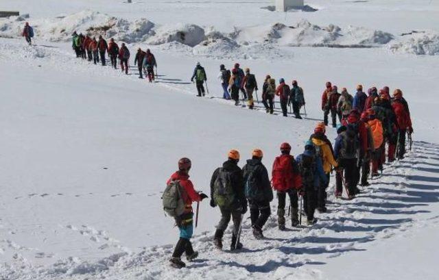 Erciyes'de Dağcılık Kış Gelişim Kampı Etkinliği