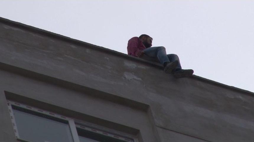 Sağır Ve Dilsiz Kişi Parasını Alamadığı Gerek&ccedil;esiyle İntihara Kalkıştı