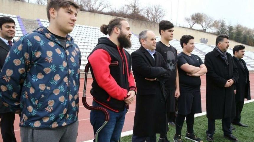 Bakan Kılı&ccedil;&rsquo;tan Sporcularla Jest