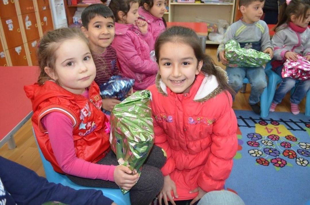 Oyuncaklarını Komşu İl&ccedil;edeki Arkadaşlarıyla Paylaştılar