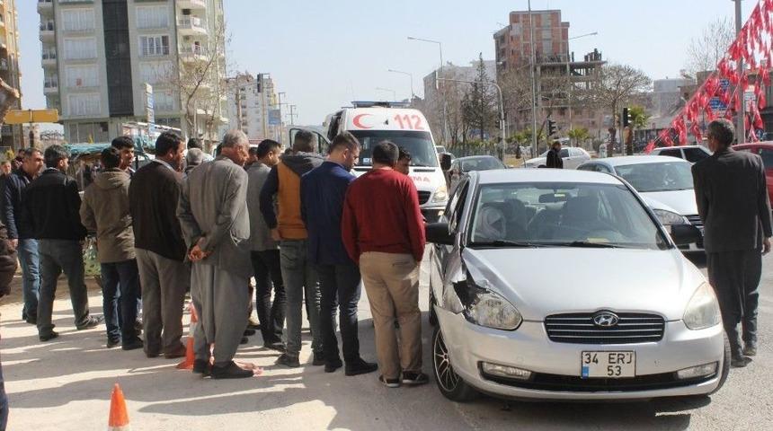 Seyyar Satıcıya Otomobil &Ccedil;arptı: 1 Yaralı