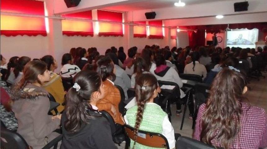 Silopi’de Kız Öğrencilere Yönelik Seminer
