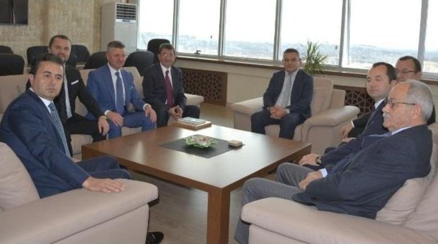 Doğanlar Holding Yönetim Kurulundan, Çomü Rektörü Yücel Acer’e Ziyaret