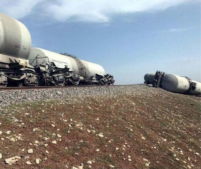 Diyarbakır'da Yük Trenine Bombalı Saldırı