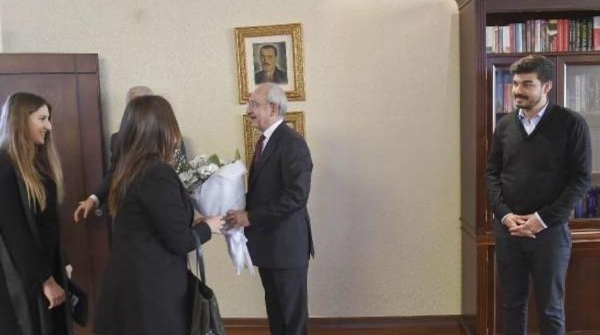 Kılıçdaroğlu, Genç Liderler Topluluğu Üyeleriyle Görüştü