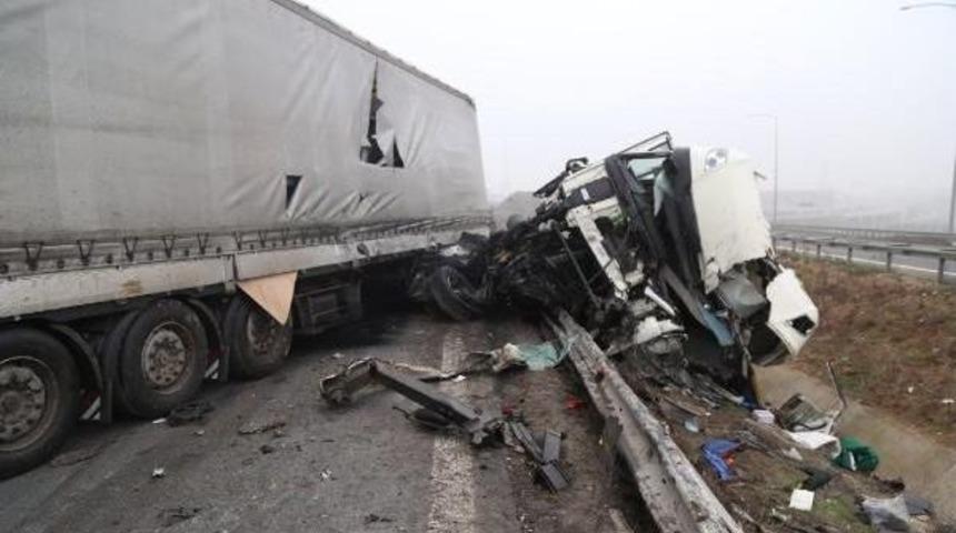 Dilovası'nda Iki Ayrı Kazada 8 Kişi Yaralandı