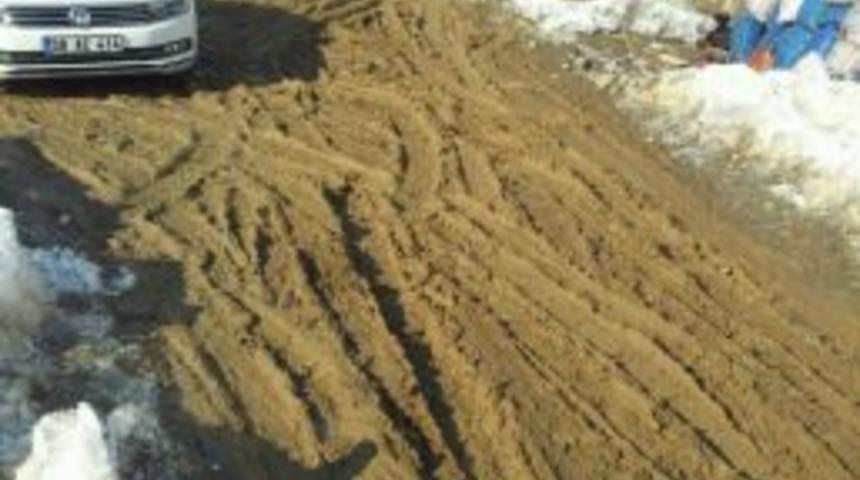 Mahalle Halkı, Yollarının Onarılmasını İstiyor