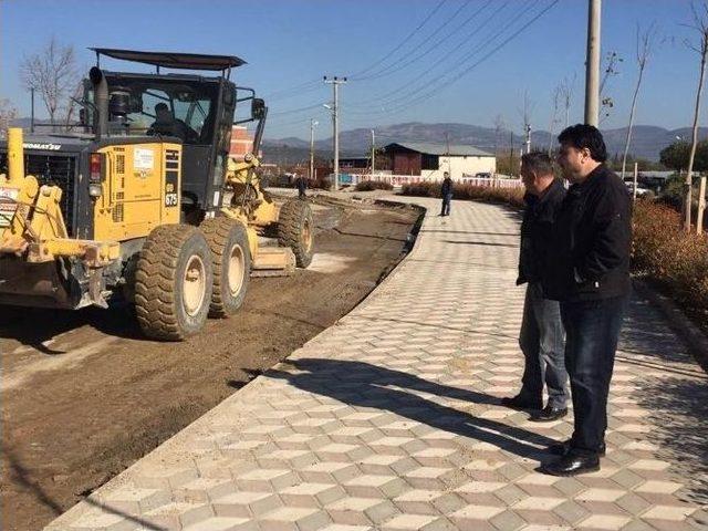 Başkan Hem Denetledi, Hem De Kazma Küreği Eline Alarak Alın Teri Döktü