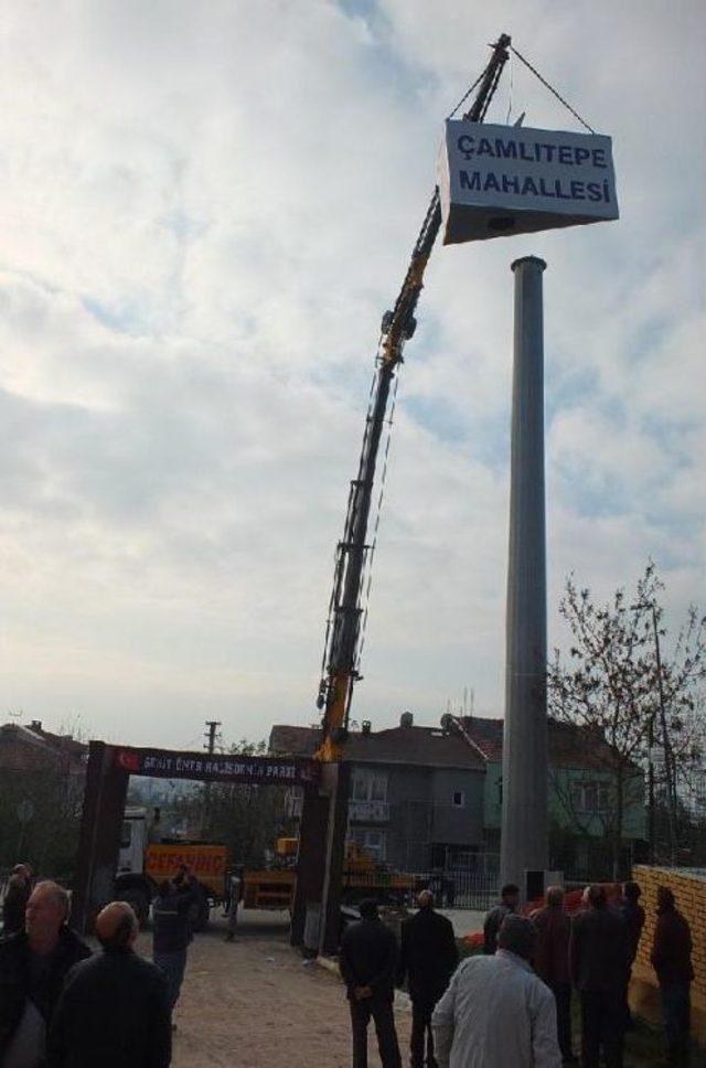 Şehidin Adının Verildiği Parka Türk Bayrağı Ile Kamufle Edilen Baz Istasyonuna Tepki