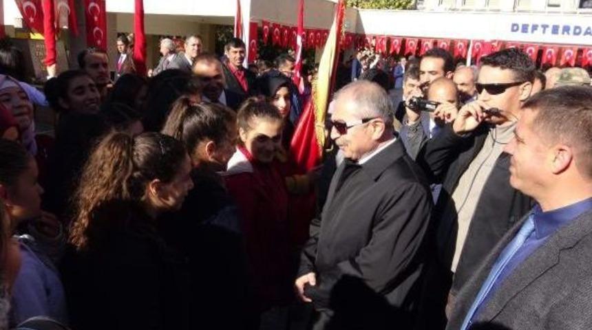 Onur G&uuml;n&uuml;'nde Hem Vali, Hem Başkan Olarak Kutlamaları Kabul Etti