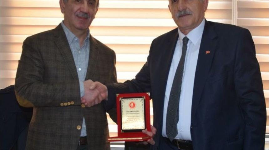 Giresun İl Genel Meclis Başkanı M&uuml;rşit G&uuml;rel&rsquo;e Muhtarlardan Teşekk&uuml;r Plaketi