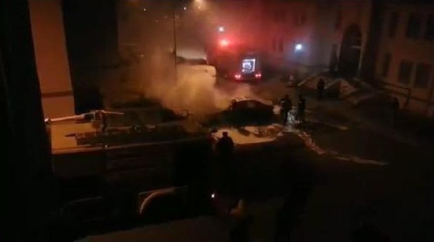 Şanlıurfa&rsquo;Da Park Halindeki Otomobil Alev Aldı