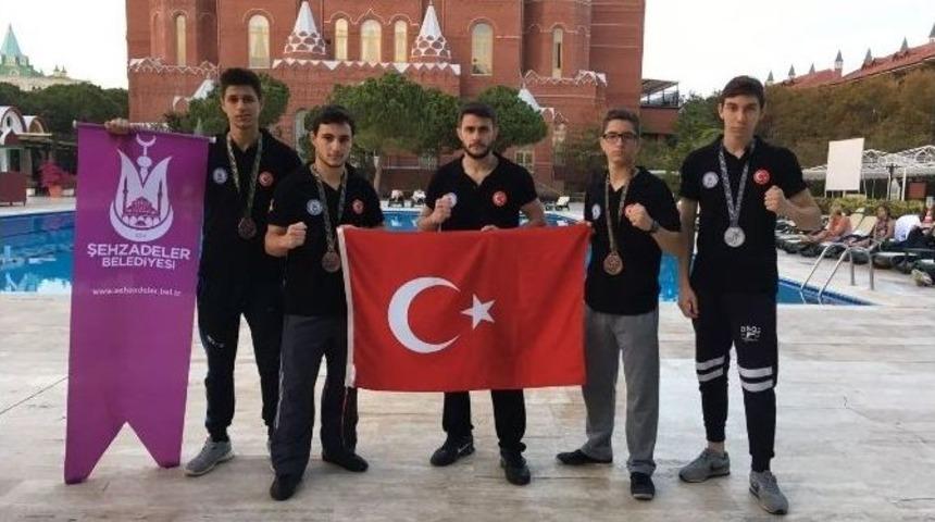D&uuml;nya Şampiyonasından Madalyalarla D&ouml;nd&uuml;ler