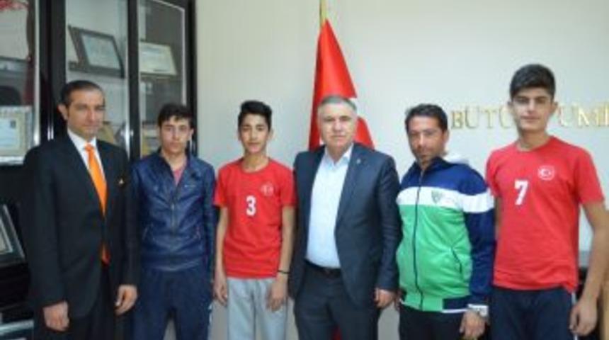 Hokey Milli Takımına Adıyaman&rsquo;dan 3 Sporcu Se&ccedil;ildi