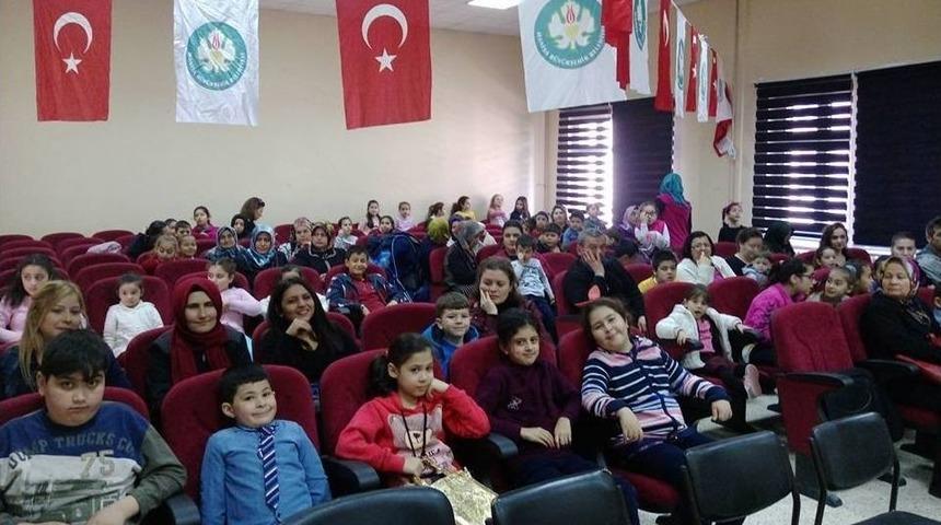 Ahmetli&rsquo;nin Şirin &Ccedil;ocukları &lsquo;şirinler&rsquo; Oyunuyla Eğlendi