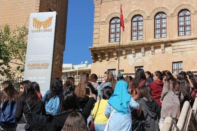 Silopi’de Kız Öğrenciler İçin Mardin Gezisi