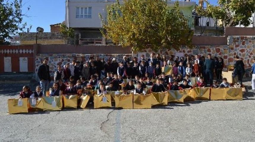 &Ouml;ğrenci Velilerinden &Ouml;ğretmenin Mezun Olduğu Okuya Yardım