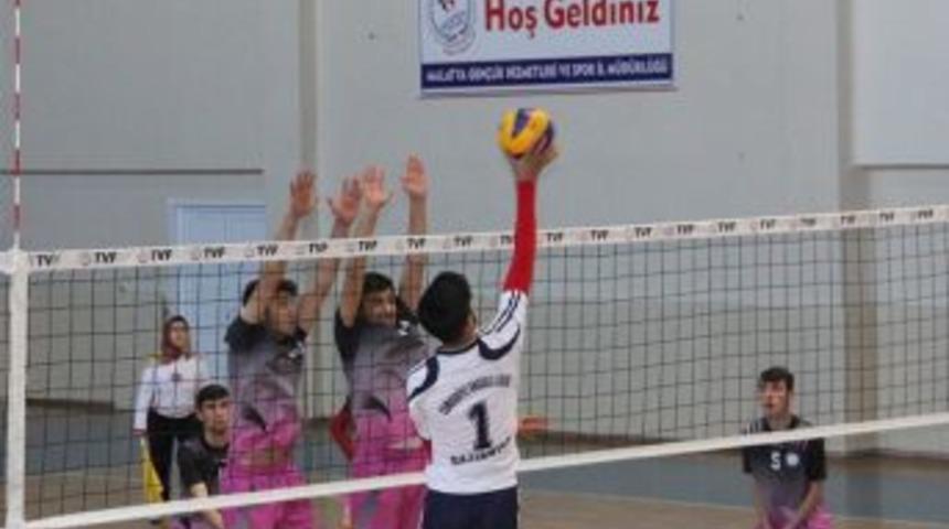 Gen&ccedil;ler, A Voleybol M&uuml;sabakalarında Dereceye Giren Takımlar Belli Oldu