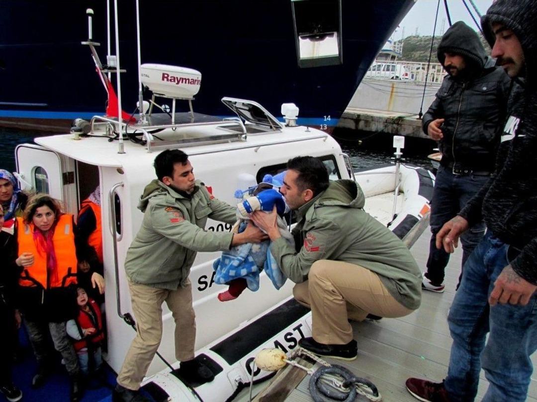 &Ccedil;eşme&rsquo;de 50 Sığınmacı Yakalandı